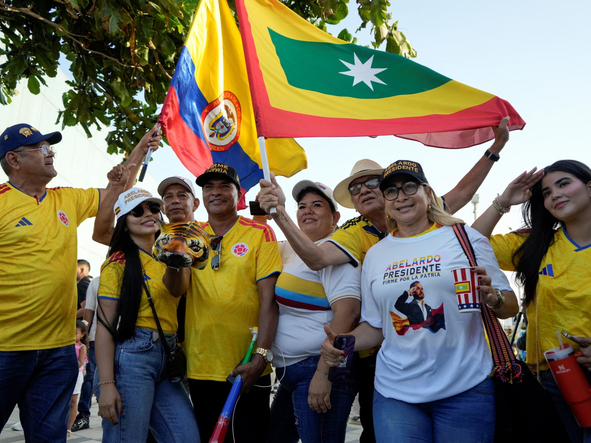 Cepeda e de la Espriella avançam nas eleições presidenciais da Colômbia