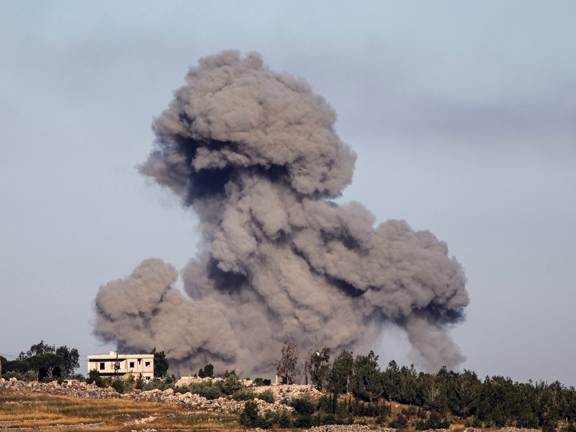 Israel emite mais ordens de deslocamento no Líbano e toma castelo estratégico
