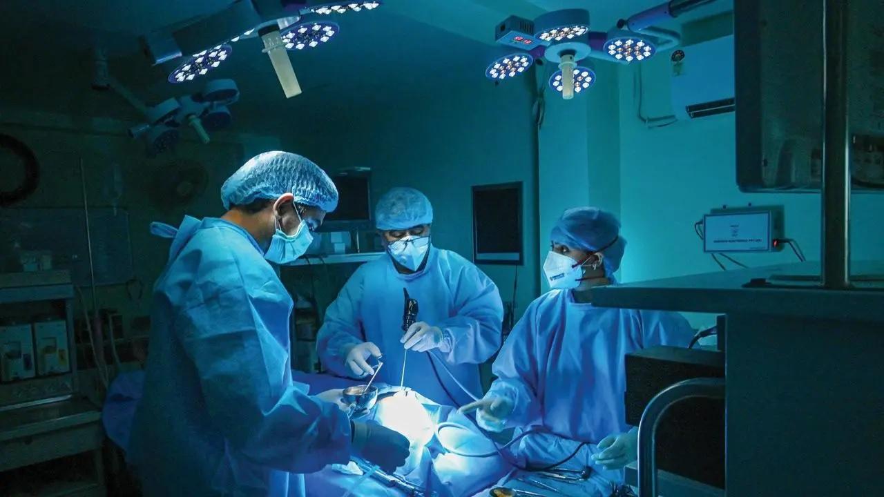 Médicos de Calcutá salvam vida de mulher idosa com insuficiência pulmonar grave