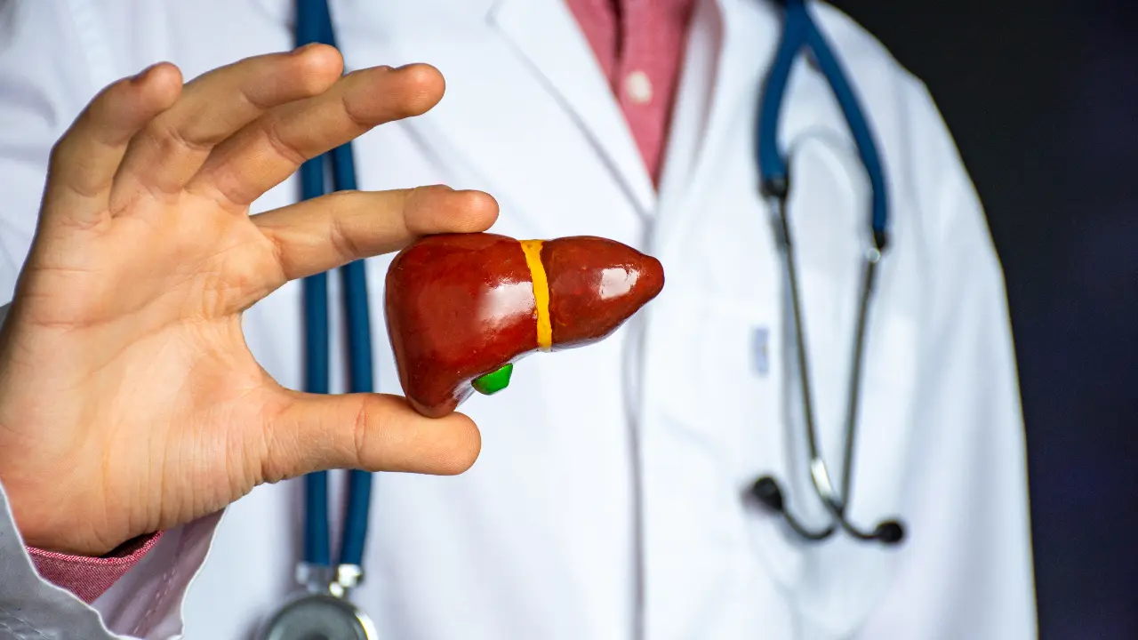 Não é o álcool, os médicos de Mumbai dizem que esses são os novos gatilhos para o fígado gorduroso em jovens
