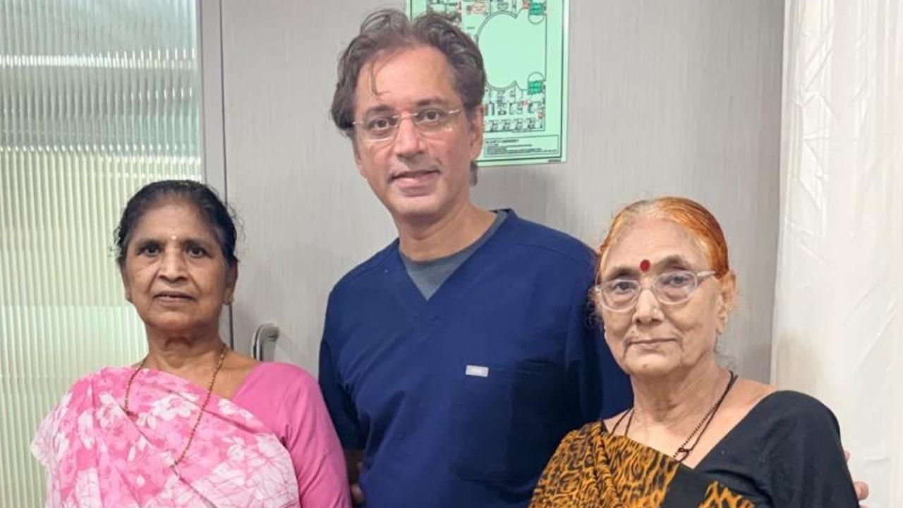 "Sempre fizemos tudo juntos": Irmãs que não conseguem andar fazem cirurgia juntas