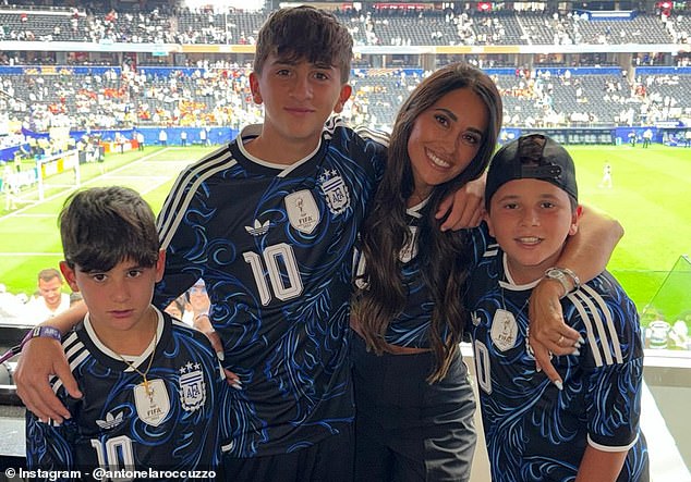 109526225-15923119-Messi_s_wife_Antonela_with_sons_Thiago_13_Matteo_10_and_Ciro_8_a-a-58_1782243248186.jpg
