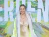 Sienna Miller indossa una bizzarra pelliccia sotto l’ondata di caldo torrido mentre si unisce all’abbagliante Rosie Huntington-Whiteley e Maya Jama al Summer Party costellato di stelle della Serpentine Gallery