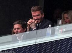 David Beckham sembra frustrato durante la partita dell’Inghilterra a Boston mentre i Tre Leoni pareggiano 0-0 contro il Ghana difensivo