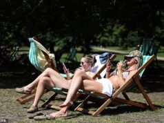 Come appaiono oggi i luoghi più caldi del 1976… e come gli inglesi stanno ANCORA sciamando verso di loro per ottenere una tregua dal caldo record che ora si prevede durerà più a lungo