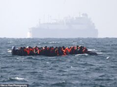 I lavoratori sotto nuovo fuoco per aver abbandonato il progetto del Ruanda mentre le nazioni dell’Unione Europea si mettono in fila per deportare i migranti nella nazione africana già dal prossimo anno, con in programma anche deportazioni verso Uzbekistan e Uganda