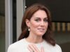 Un regalo di anniversario da parte di Harry? La duchessa di Sussex presenta il nuovo anello e i fan reali dicono che assomiglia molto alla fede di fidanzamento di Kate
