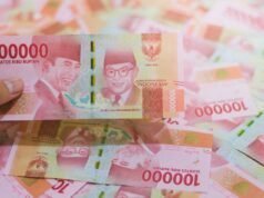 La rupia si indebolisce quasi fino a 18.000 IDR anche se il governo diffonde ottimismo sull’offerta petrolifera e sull’economia indonesiana