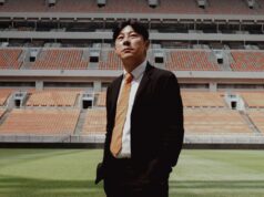 Il difensore centrale Shin Tae-yong della nazionale indonesiana è ora ufficialmente senza squadra, Persija emerge come il candidato più forte