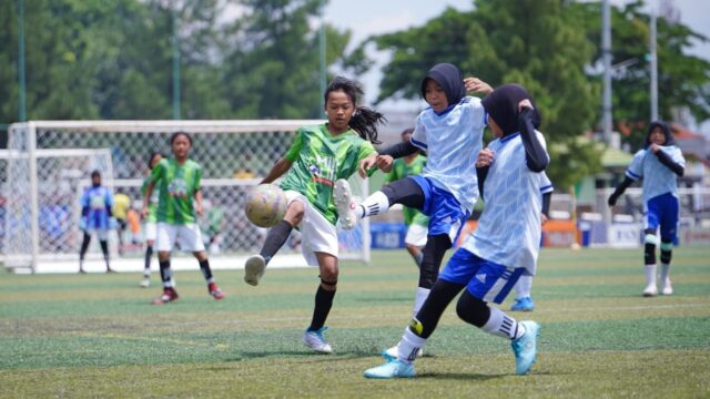6a3ab6be952e5-12-tim-dari-12-kota-siap-bersaing-di-all-stars-sepak-bola-putri_gemini_1265_711.jpg