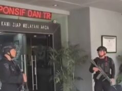 La perquisizione doganale di Juanda porta a indagare su 30 dipendenti riguardo all’importazione illegale di telefoni cellulari usati