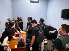 Dopo l’accisa doganale di Juanda, la polizia perquisisce 2 bar di Sidoarjo riguardo all’importazione illegale di telefoni cellulari usati