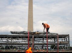 Con l’avvicinarsi del compleanno dell’America, il suo cortile è una zona di costruzione