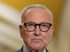 Trump strappa Schumer dopo che l’establishment democratico è stato schiacciato alle primarie di New York