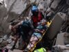 Le strutture crollano mentre un terremoto di magnitudo 7.1 colpisce il Venezuela