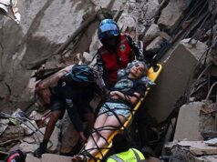 Le strutture crollano mentre un terremoto di magnitudo 7.1 colpisce il Venezuela