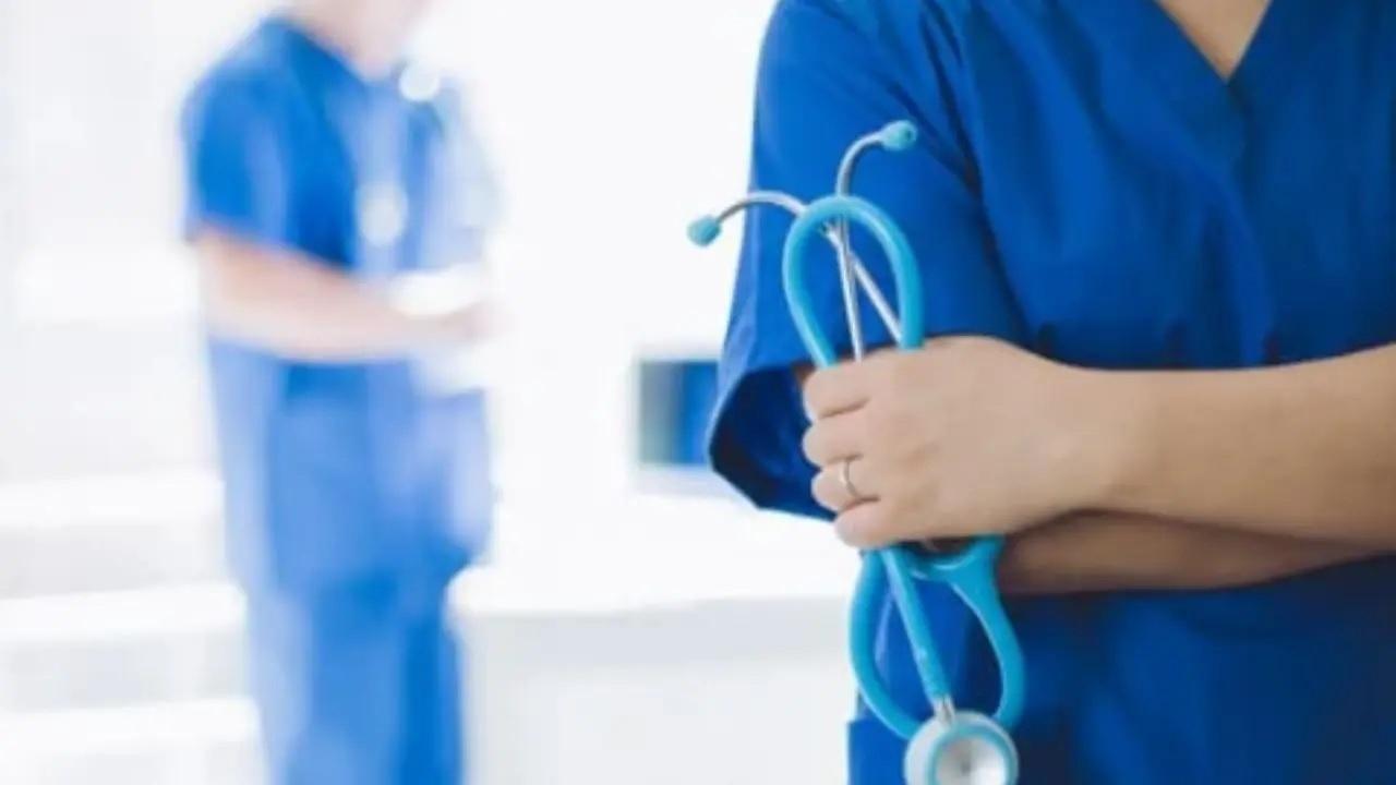 Hospital de Delhi oferece alívio de dores recorrentes com minicirurgia