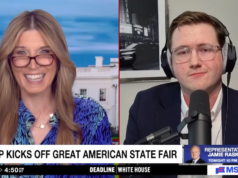Nicolle Wallace ride di Trump che implora la folla di libertà 250