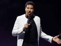 Lionel Richie interrompe il concerto poco dopo essersi ammalato a metà spettacolo