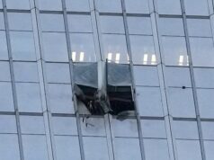 Un piccolo aereo si schianta contro l’edificio più alto di Pechino