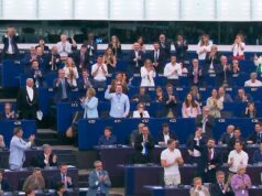 Il grido “Rimandateli indietro” scuote il Parlamento europeo dopo il voto schiacciante per accelerare le deportazioni